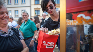 Politik mit Popcorn – Linke-Wahlkampf in Leipzig (28. Augu... Politik mit Popcorn – Linke-Wahlkampf in Leipzig (28. Augu...