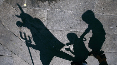 Die euphorisierten Kinder (oder sind es die Hörer?) werden ... Die euphorisierten Kinder (oder sind es die Hörer?) werden ...