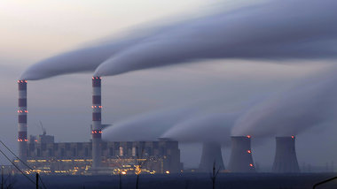 Das weltgr&ouml;&szlig;te Braunkohlekraftwerk bei Belchatow