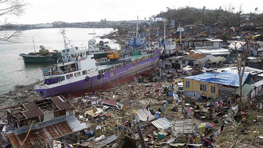 Nur die Verw&uuml;stung nach dem Tsunami 2004 ist mit den jetzig...