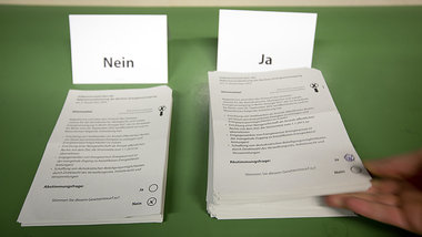 Mehr direkte Demokratie: Statt gewählter Repräsentante... Mehr direkte Demokratie: Statt gewählter Repräsentante...