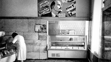 Gezielt wurden ab Ende der 1980er Jahre in der Sowjetunion Waren... Gezielt wurden ab Ende der 1980er Jahre in der Sowjetunion Waren...