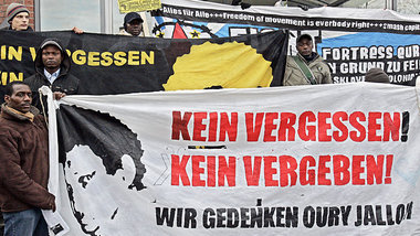 Demonstration vor dem Dessauer Landgericht zum dritten Todestag ...