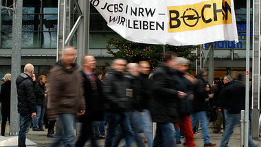 Nach einer Betriebsversammlung bei Opel Bochum am 10. Dezember 2...