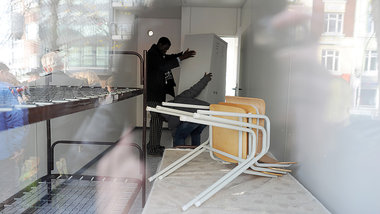 Vom Krieg in den Container: Zwei Lampedusa-Fl&uuml;chtlinge r&au...