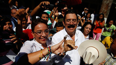 LIBRE-Kandidatin Xiomara Castro und ihr Mann, der 2009 gest&uuml...