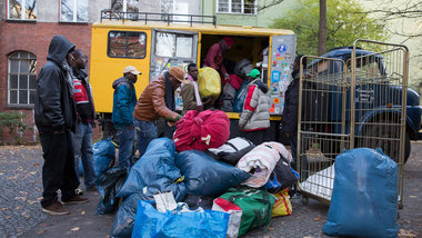 Aktivisten vom Berliner Oranienplatz lassen sich Forderungen nac...