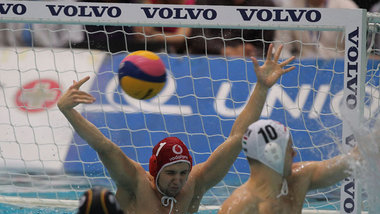 Laszlo Baksa (Ungarn) kann ein deutsches Tor nicht verhindern (V...