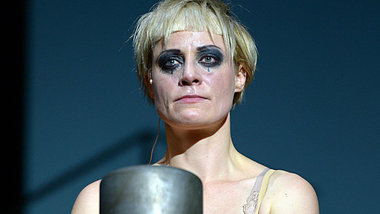 Der Papierkorb? Katharina M. Schubert in der Titelrolle (Probe)