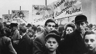 Gegen die Spaltung Berlins: Hunderttausende demonstrierten am 30...