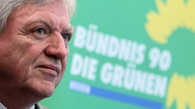Vor gr&uuml;ner Kulisse: Hessens Ministerpr&auml;sident Volker B...