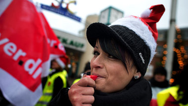 Ausstand im Einzelhandel: Streikende vor dem »Marktkauf&la... Ausstand im Einzelhandel: Streikende vor dem »Marktkauf&la...