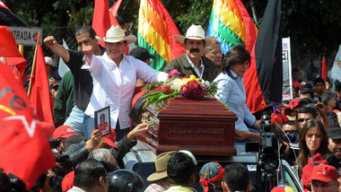 Xiomara Castro (links) und Manuel Zelaya am Sonntag mit dem Sarg... Xiomara Castro (links) und Manuel Zelaya am Sonntag mit dem Sarg...