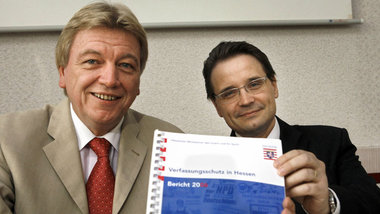 Hessens Verfassungsschutzbericht 2006 präsentiert: Der dama... Hessens Verfassungsschutzbericht 2006 präsentiert: Der dama...