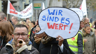 Arbeit niedergelegt: Beschäftigte im Einzelhandel am 11. No... Arbeit niedergelegt: Beschäftigte im Einzelhandel am 11. No...