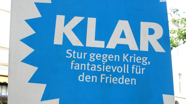 Programmatische Friedenspolitik: Wahlplakat der Linken in Nordrh... Programmatische Friedenspolitik: Wahlplakat der Linken in Nordrh...
