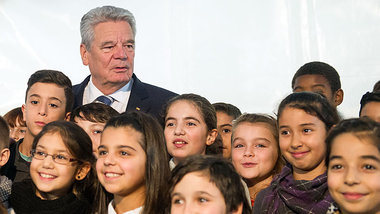 Bitte lächeln: Bundespräsident Joachim Gauck im Novemb... Bitte lächeln: Bundespräsident Joachim Gauck im Novemb...