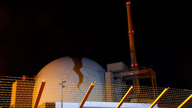 Sprung in der Schüssel: Im März 2013 projizierten Atom... Sprung in der Schüssel: Im März 2013 projizierten Atom...