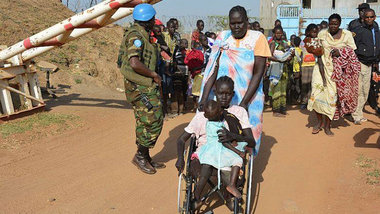 Zivilisten in S&uuml;dsudan, die vor den K&auml;mpfen nach Juba ...