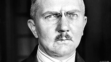 Der Herr der neuen Reichsmark: Hjalmar Schacht, bis dahin Vorsta...