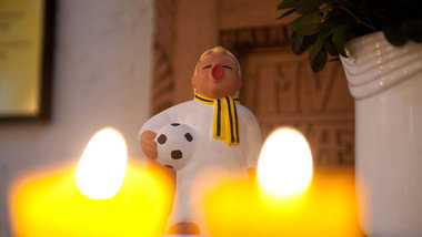 Engel mit BVB-Schal in der Dreifaltigkeitskirche in Dortmund