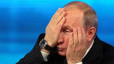 Ratlos: Pr&amp;auml;sident Putin scheiterte bisher an der Aufgab...