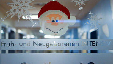 Weihnachten auf der Intensivstation f&amp;uuml;r Fr&amp;uuml;h- ...