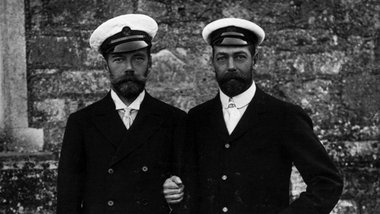 Zar Nikolaus II. (l.) und sein Cousin King George V: Für ei... Zar Nikolaus II. (l.) und sein Cousin King George V: Für ei...