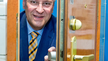 Verrammelt und verriegelt: Bayerns Innenminister Herrmann (CSU) Verrammelt und verriegelt: Bayerns Innenminister Herrmann (CSU)