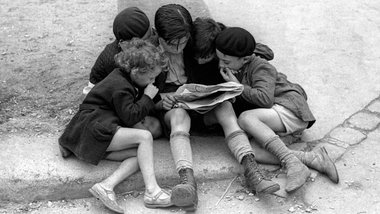 Einer bohrt beil&auml;ufig in der Nase