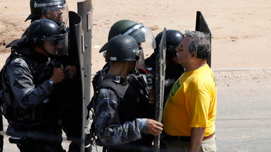 Die Demonstranten in Brasilien nutzten auch den Fu&szlig;ball-Co...