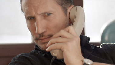 Der Schauspieler Benno F&uuml;rmann als Journalist Ulrich Chauss...