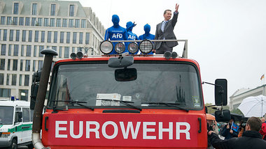 Hampeln gegen den Euro: Der AfD-Vorsitzende Bernd Lucke w&auml;h...