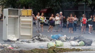 Symbolische Stra&szlig;enblockade: Einwohner von Buenos Aires pr...