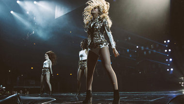 Sieht aus wie Theater, ist es auch: Beyonc&eacute; live in Chica...