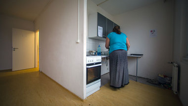 Gemeinschaftsk&uuml;che in einem Berliner Fl&uuml;chtlingsheim (...