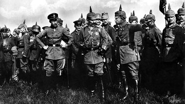 Soll von Luxemburg beleidigt worden sein: Wilhelm II. (Mitte, 19...