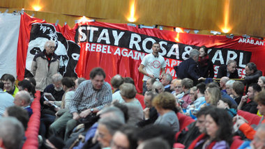 Nahezu jeder Platz besetzt: Blick in den Saal der Urania