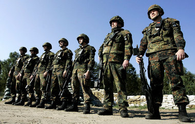 Eine koordinierte Militärpolitik soll den europäischen Kapitalin...