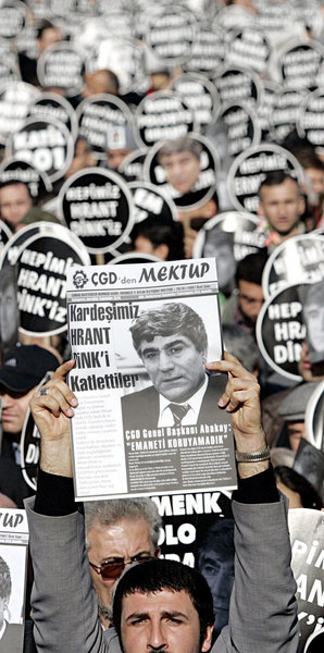 Protest nach dem Mord an Dink