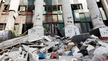 Ein zerst&ouml;rtes Gerichtsgeb&auml;ude nach der Explosion in G...