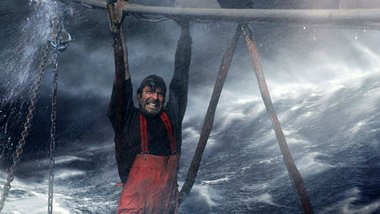 Versucht in &raquo;Der Sturm&laquo; sein Schiff vor dem Untergan...