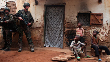Bangui, Zentralafrikanische Republik, 26. Dezember 2013: Franz&o...