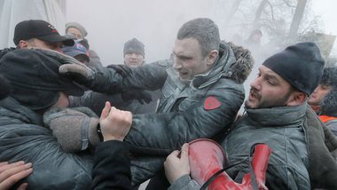 Angriff von Nationalisten auf Klitschko, der versucht hatte, die...