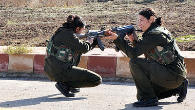 K&auml;mpferinnen der kurdischen Volksverteidigungseinheiten YPG...