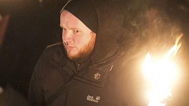 Flammen gegen Fl&uuml;chtlinge &ndash; von der NPD initiiert, ma...