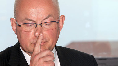 Im Jerichower Land stinkt’s gewaltig: Landrat Lothar Finze... Im Jerichower Land stinkt’s gewaltig: Landrat Lothar Finze...
