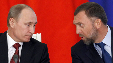 Läßt die Muskeln spielen: Aluminiummagnat Oleg Deripaska (rechts... Läßt die Muskeln spielen: Aluminiummagnat Oleg Deripaska (rechts...