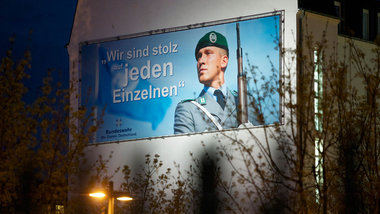 Jeder wird gebraucht &ndash; im Zweifel von der Bundeswehr. Rekl...