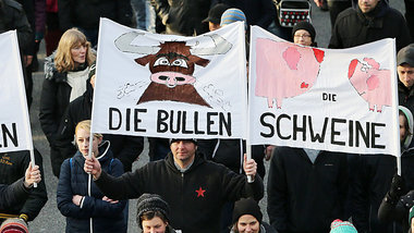 Auch bei den Protesten gegen das in Hamburg von der Polizei verh...